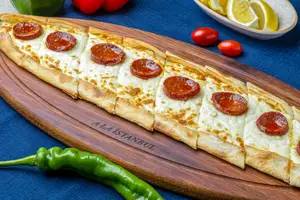 Sucuklu Pide